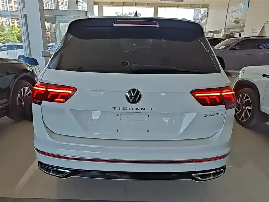 Volkswagen Tiguan L — фото 2