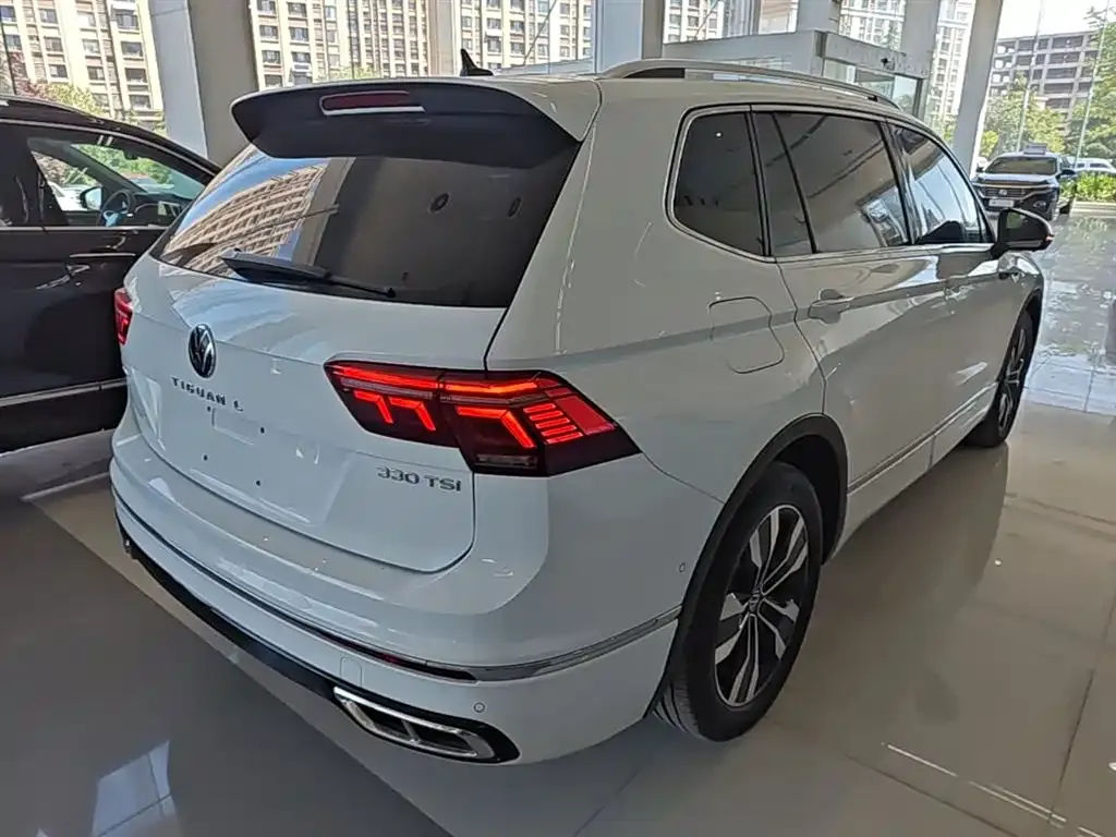 Volkswagen Tiguan L — фото 5