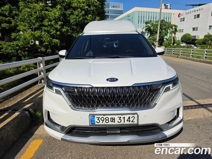 Kia Carnival 9-Seater Hi-Limousine 1