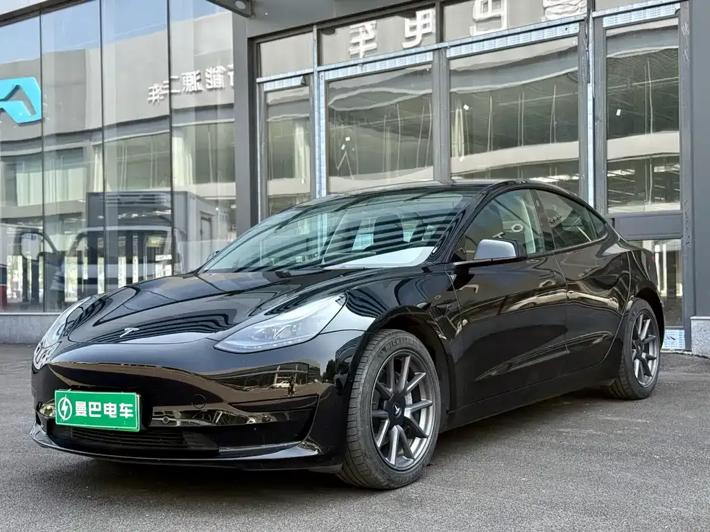 Tesla Model 3 — фото 1