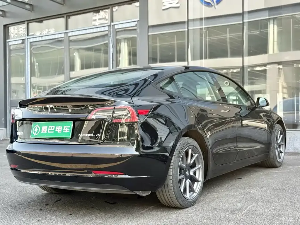 Tesla Model 3 — фото 8