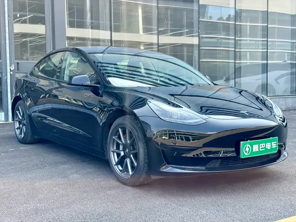 Tesla Model 3 — фото 4