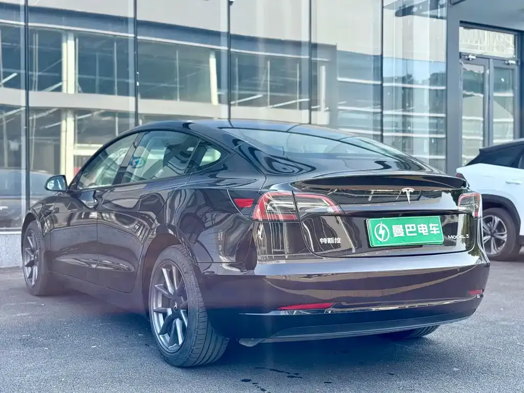 Tesla Model 3 — фото 9