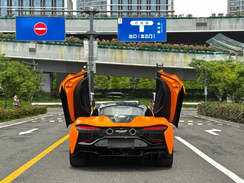 McLaren Artura 2024 из CN, фото 7