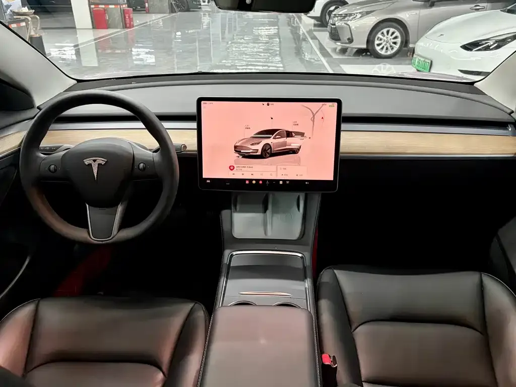 Tesla Model 3 — фото 3