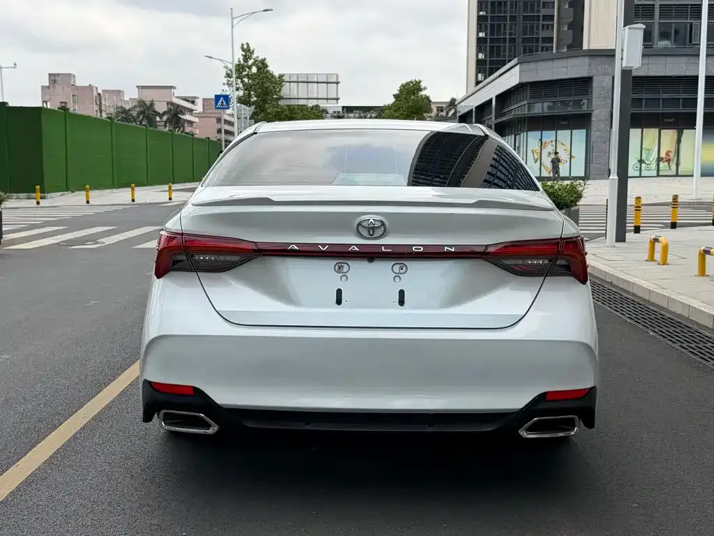 Toyota Avalon — фото 2