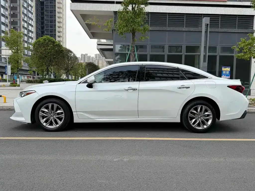 Toyota Avalon — фото 10