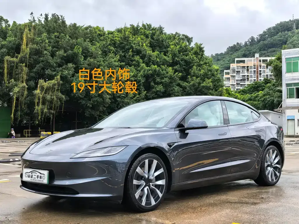 Tesla Model 3 — фото 1