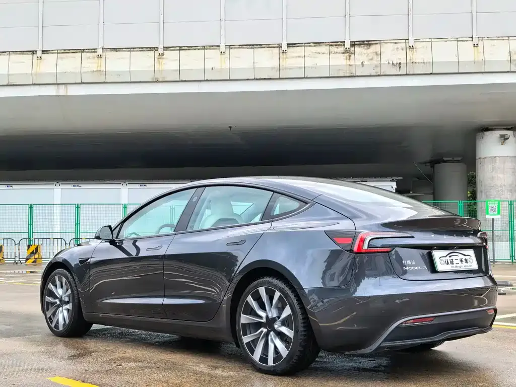 Tesla Model 3 — фото 10