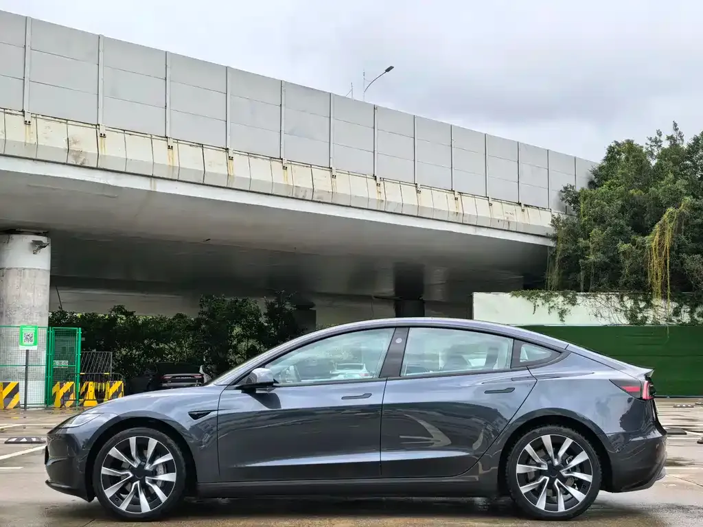 Tesla Model 3 — фото 6