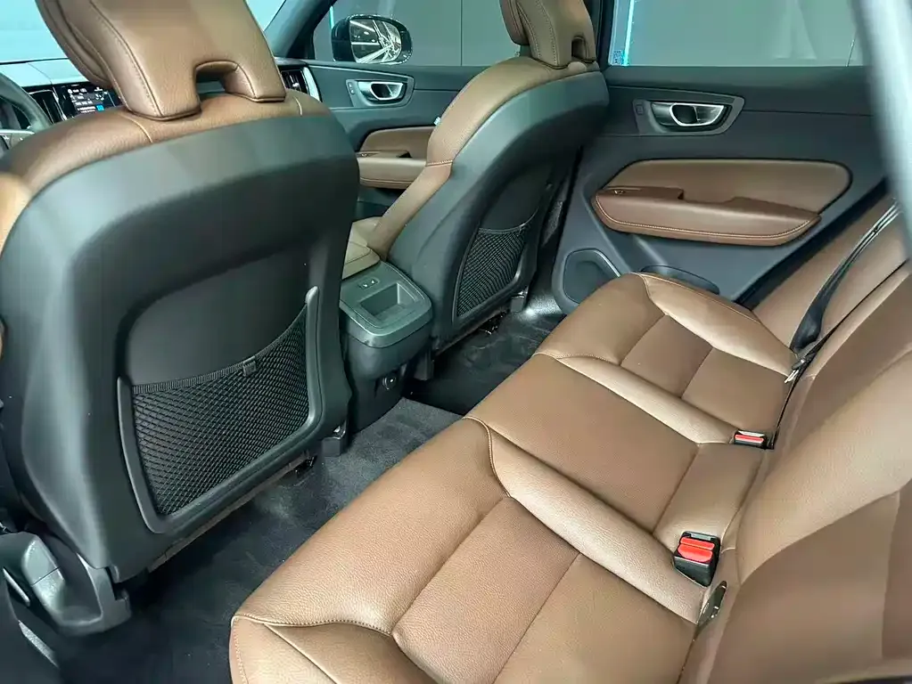 Volvo XC60 — фото 4