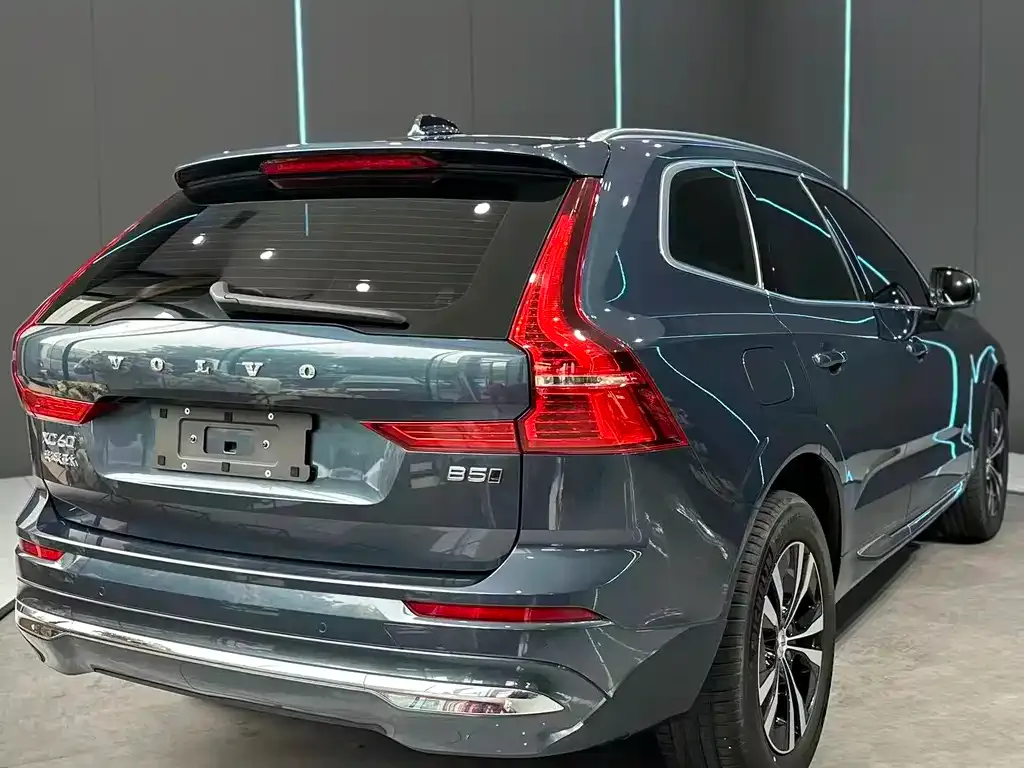 Volvo XC60 — фото 10