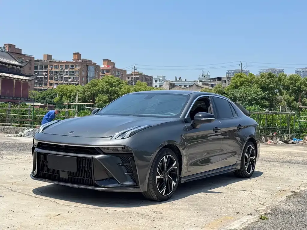 Lynk & Co 03