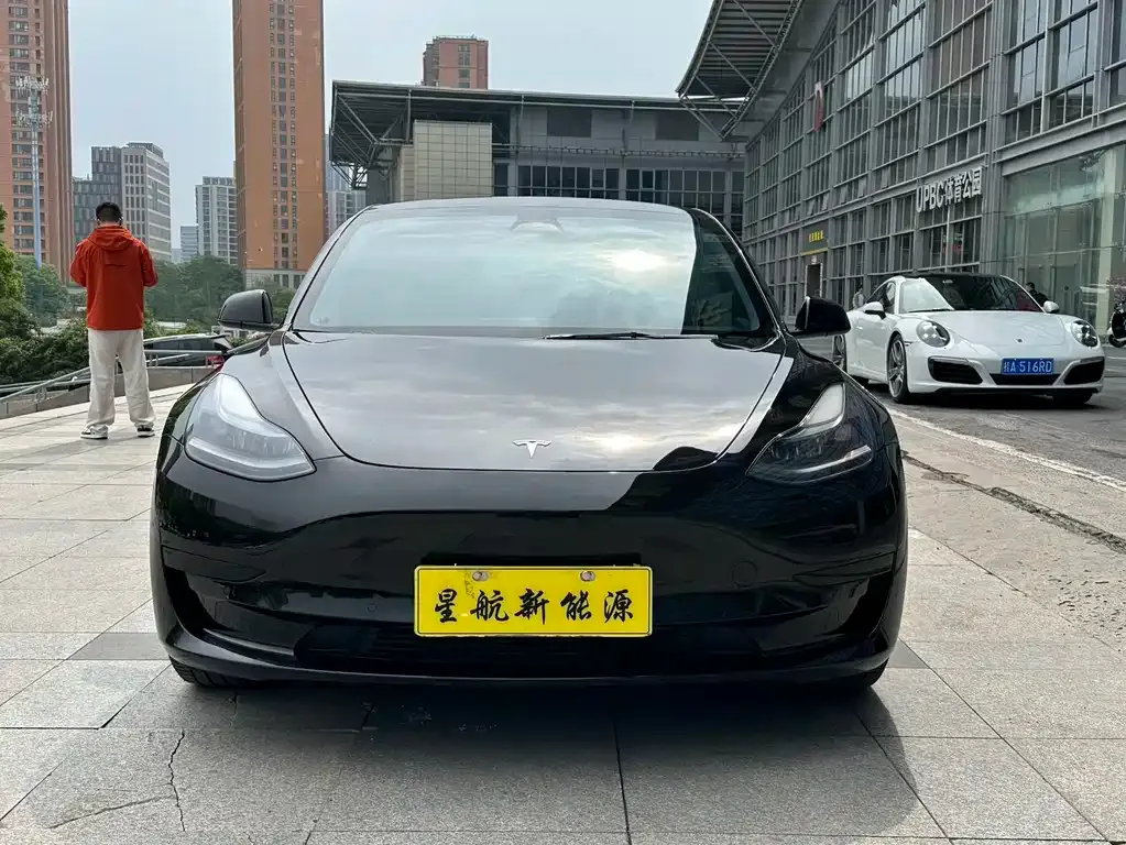 Tesla Model 3 — фото 4