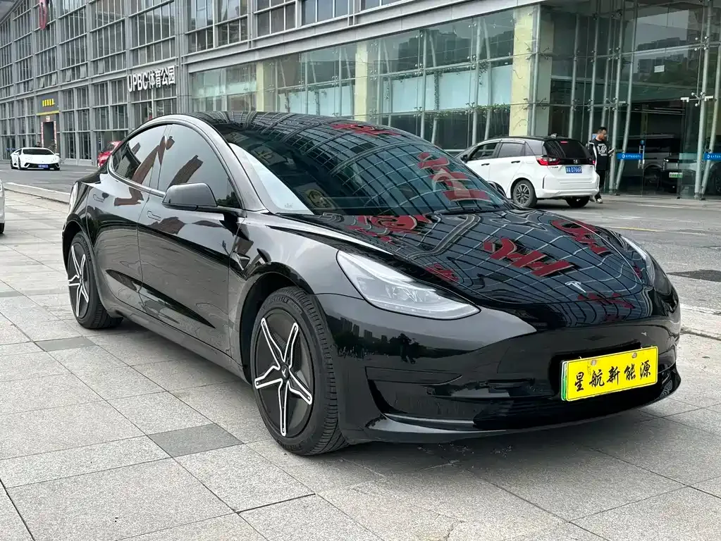 Tesla Model 3 — фото 5