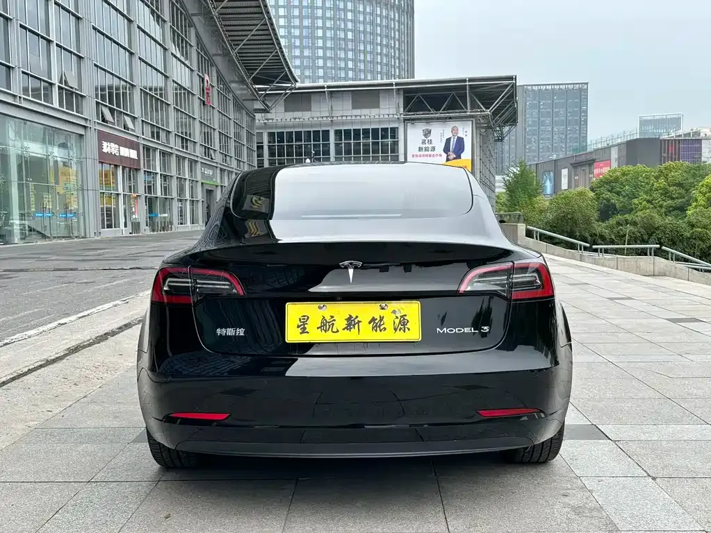 Tesla Model 3 — фото 10