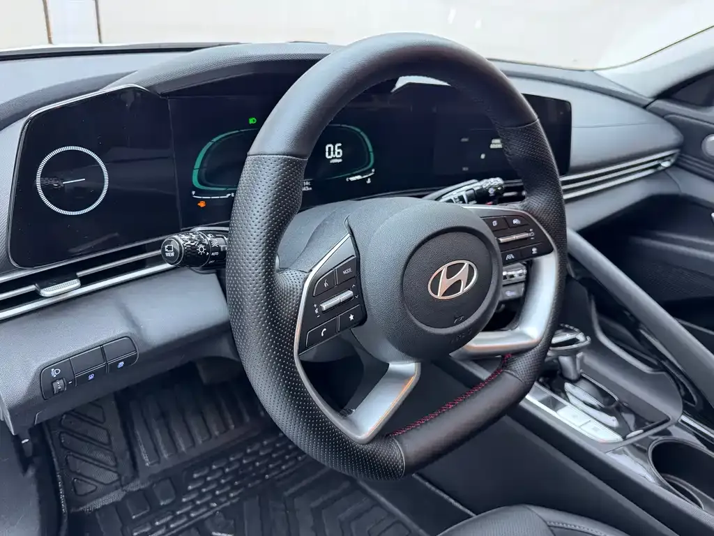 Hyundai Elantra — фото 8