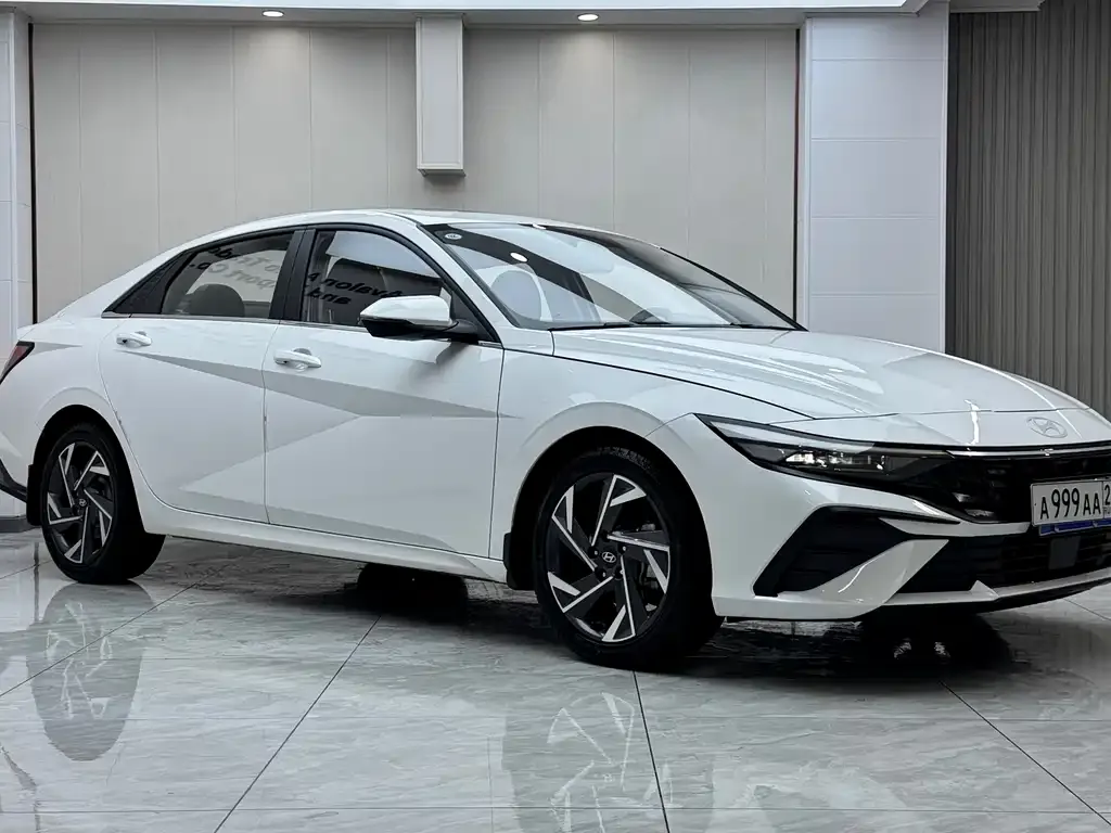 Hyundai Elantra — фото 2
