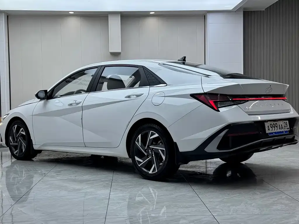 Hyundai Elantra — фото 9