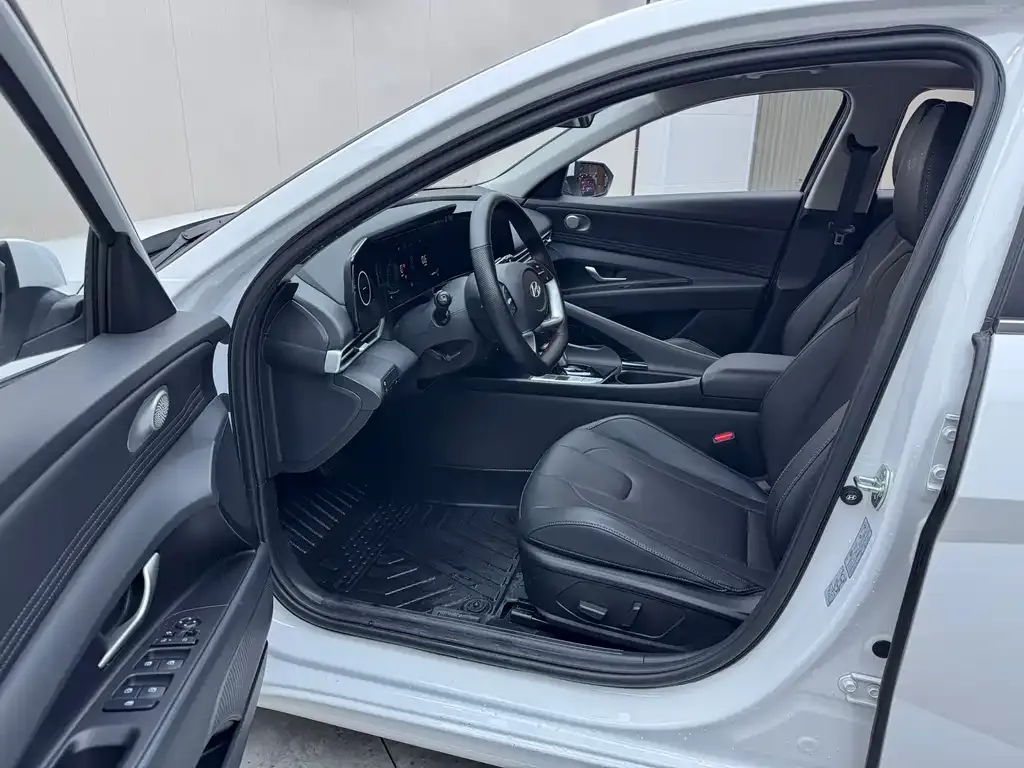Hyundai Elantra — фото 7