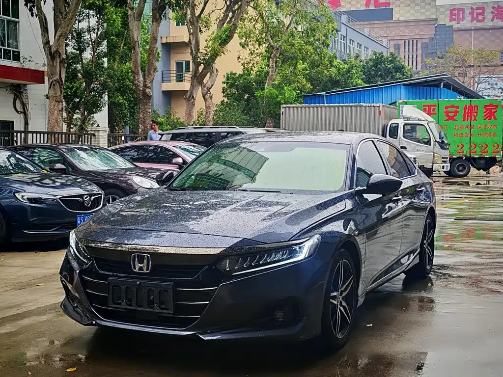 Honda Accord — фото 1
