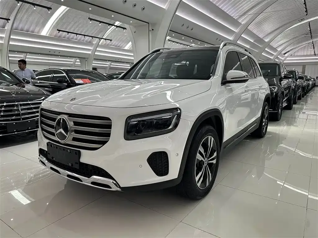 Mercedes-Benz GLB — фото 1