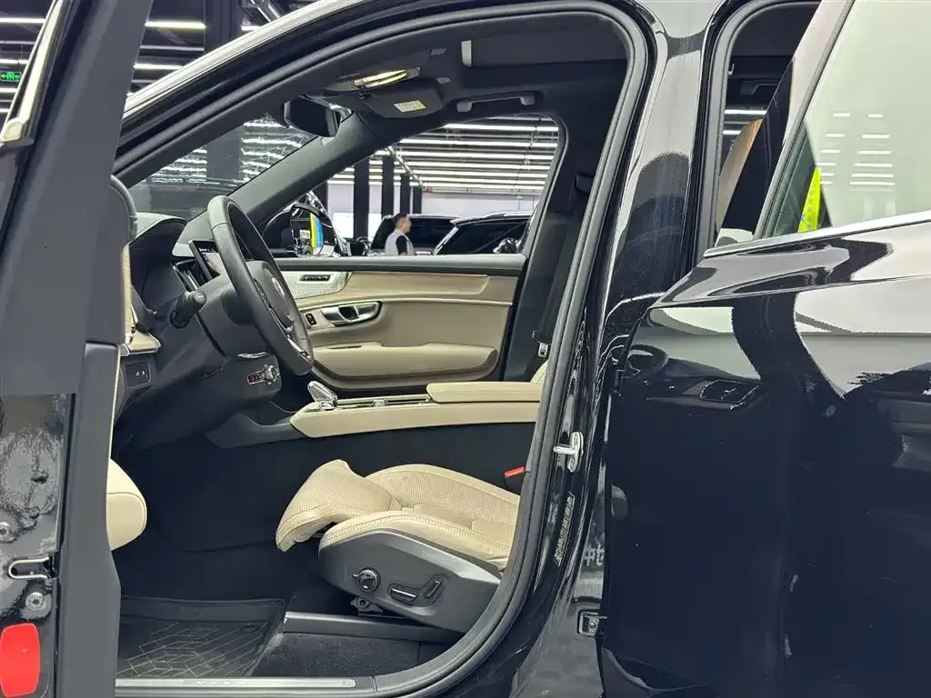 Volvo XC90 PHEV 2025 из CN, фото 6