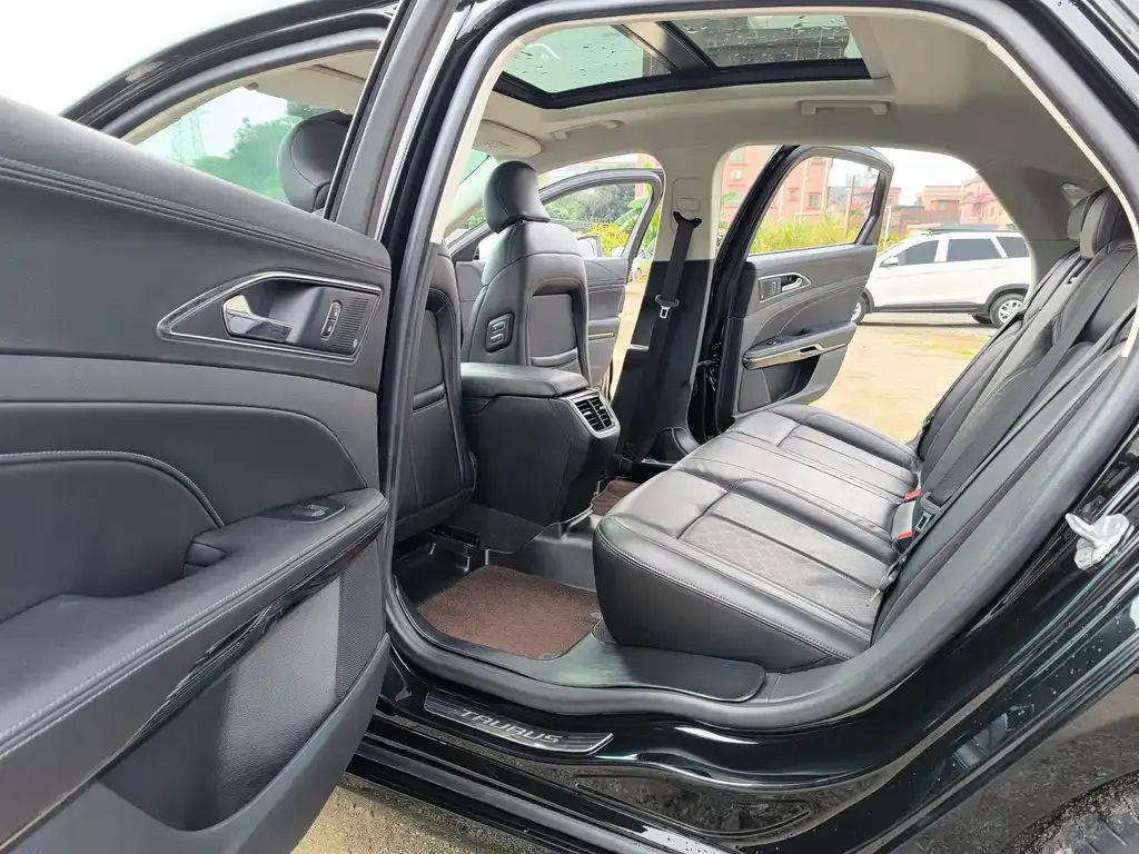 Ford Taurus 2021 из CN, фото 8