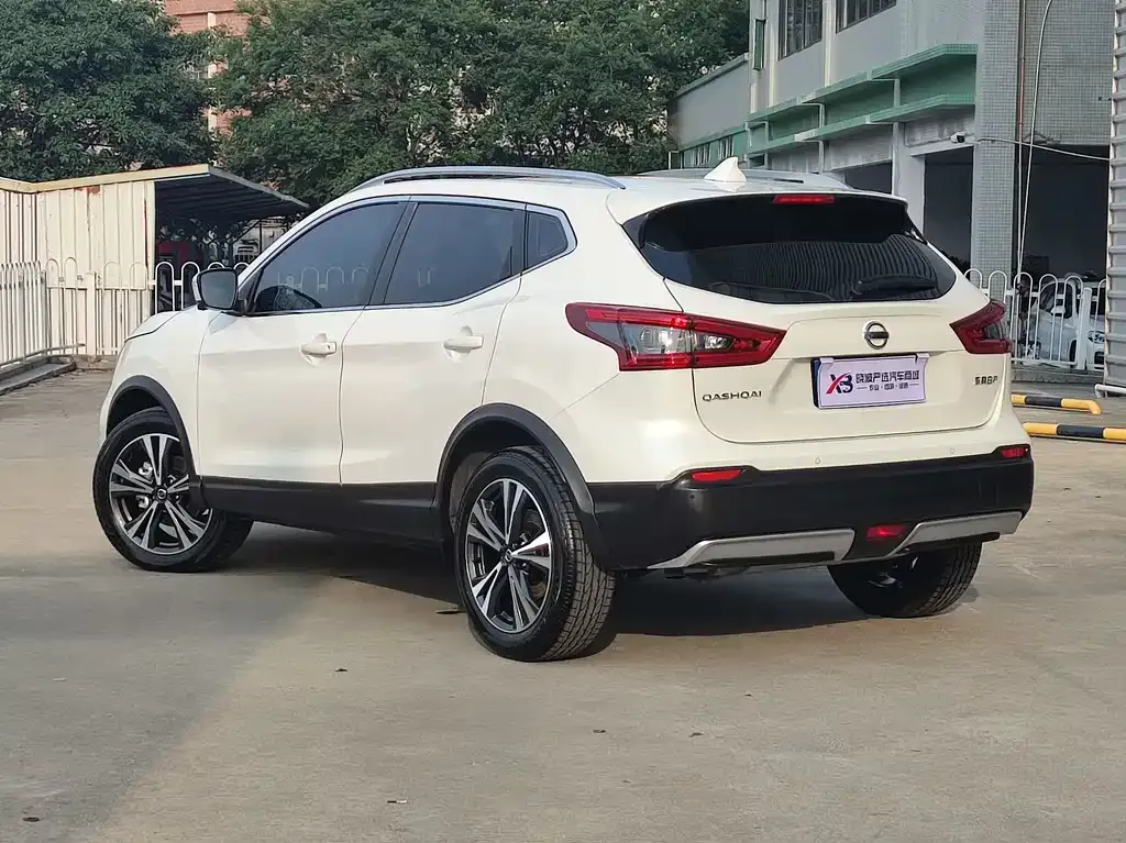 Nissan Qashqai — фото 4