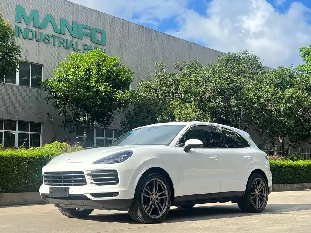 Porsche Cayenne — фото 1