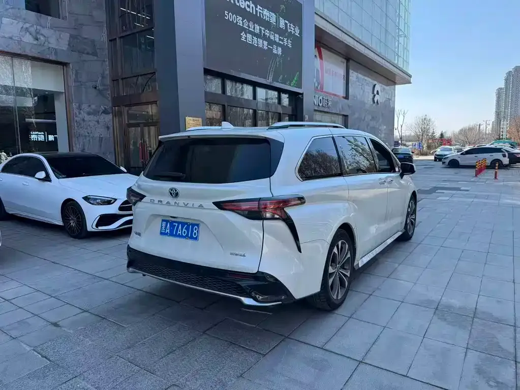 Toyota Granvia — фото 9