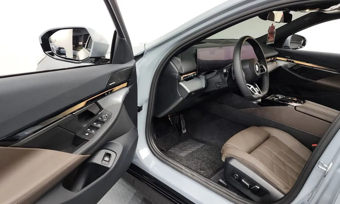 BMW 5-Series 2025 из KR, фото 7