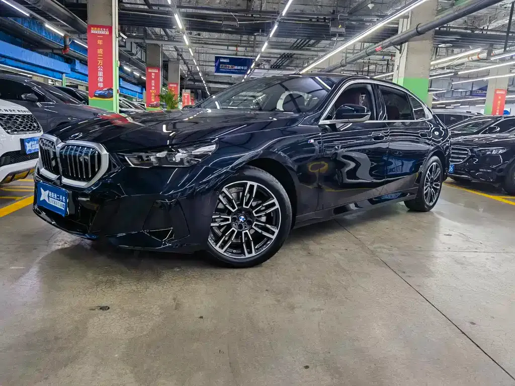 BMW 5 Series — фото 1