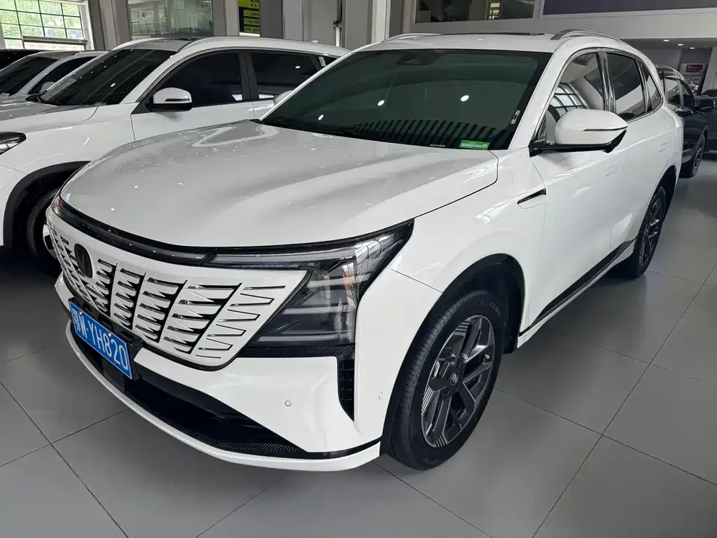Changan CS75PLUS — фото 1