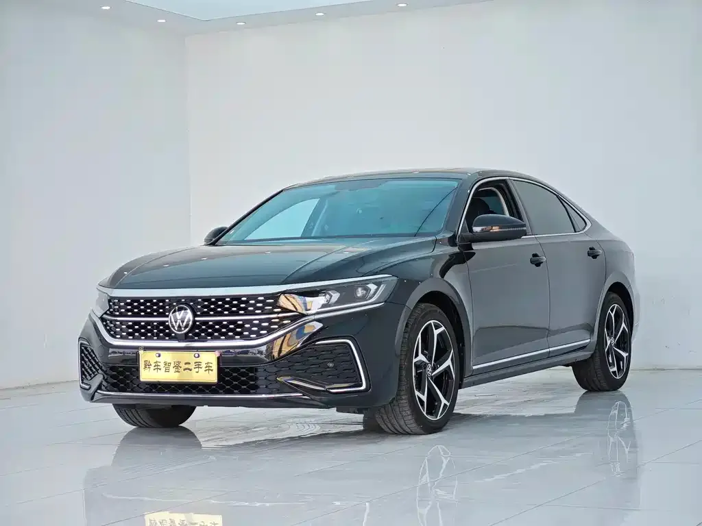 Volkswagen Passat — фото 1