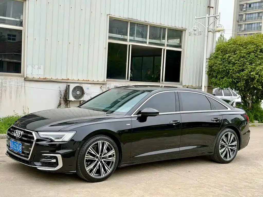 Audi A6L — фото 1