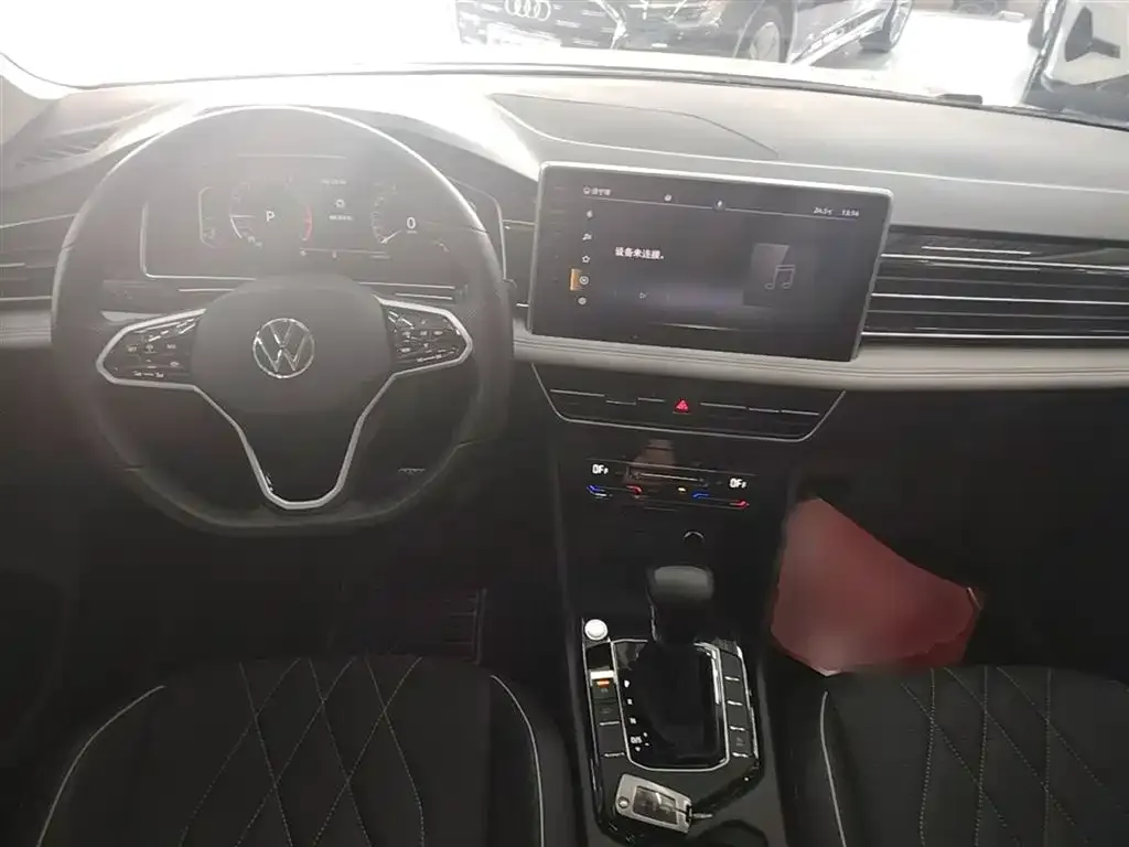 Volkswagen Tiguan L — фото 4