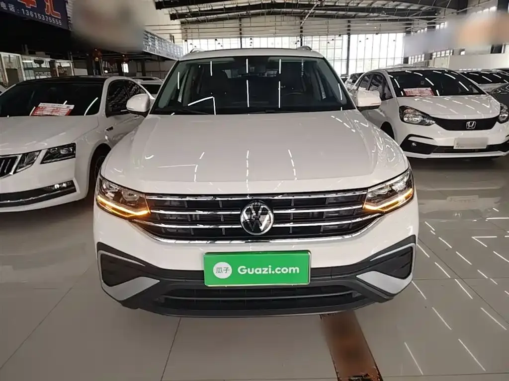 Volkswagen Tiguan L — фото 10