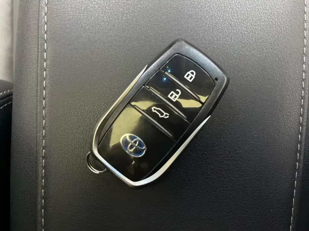 Toyota Harrier — фото 10