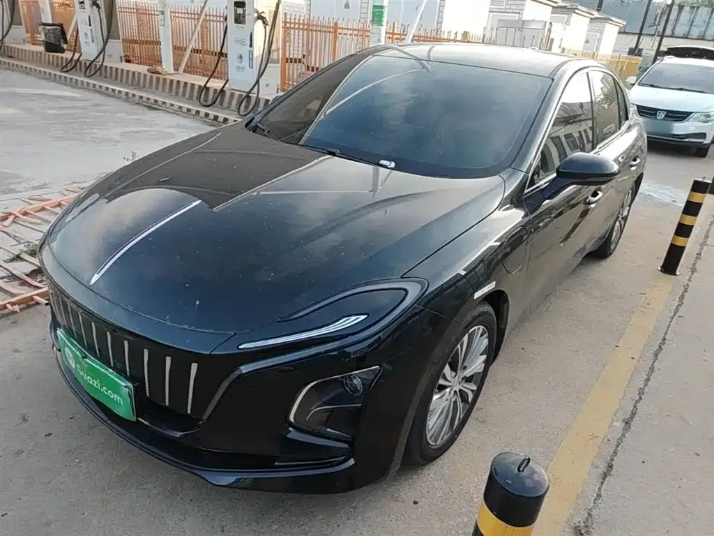Hongqi E-QM5 — фото 7