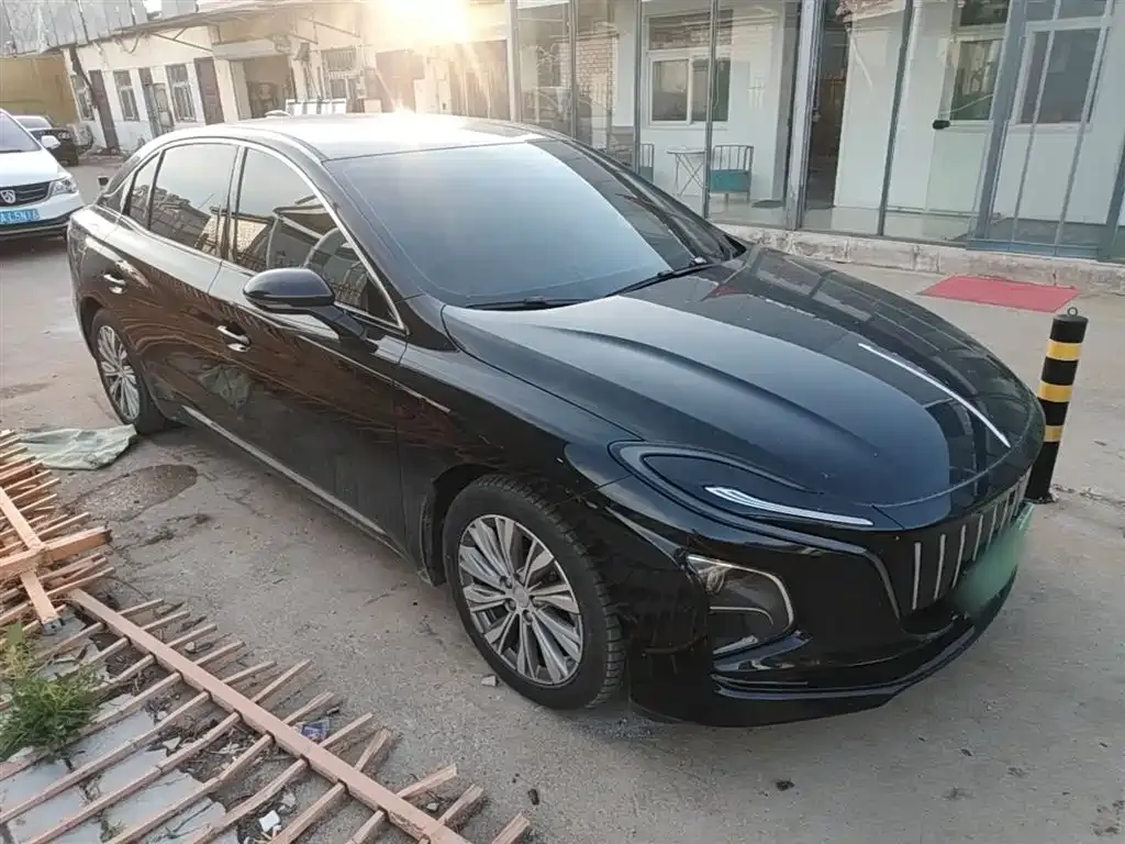 Hongqi E-QM5 — фото 3