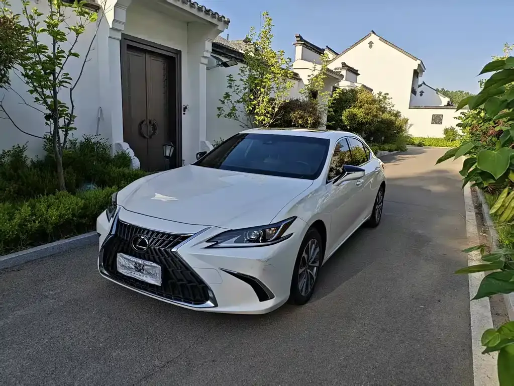 Lexus ES — фото 8