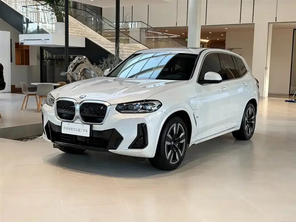 BMW iX3 — фото 1