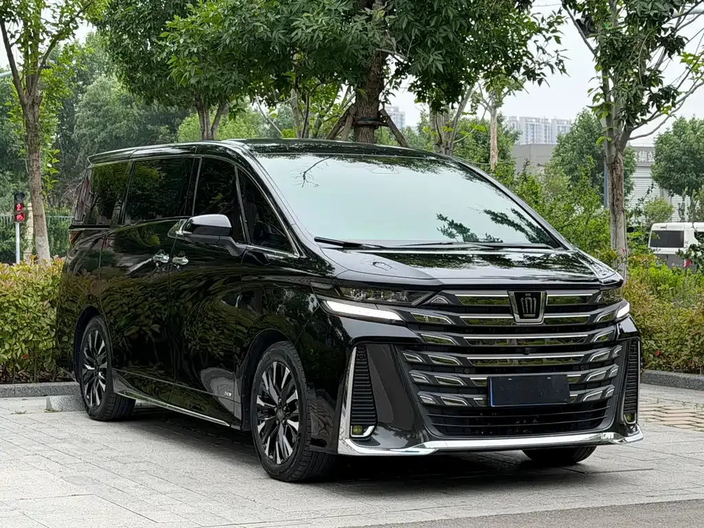 Toyota Vellfire — фото 1