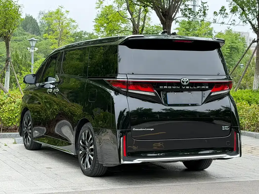 Toyota Vellfire — фото 4