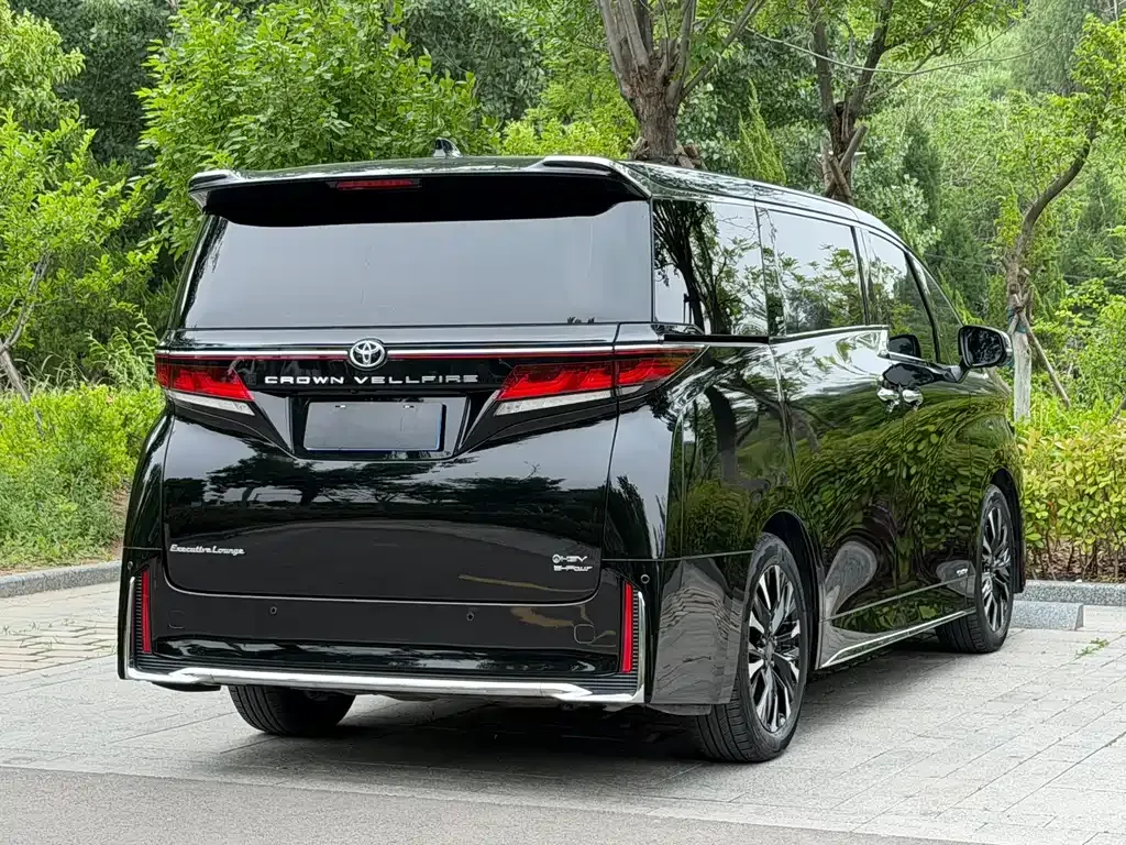 Toyota Vellfire — фото 8