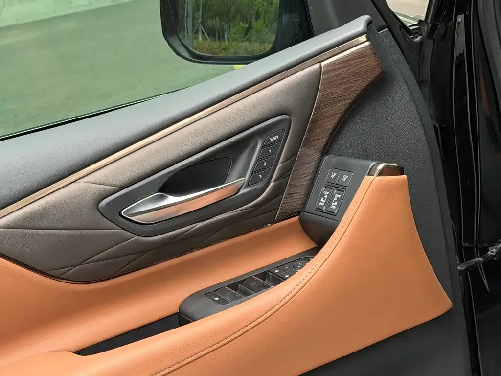 Toyota Vellfire — фото 3