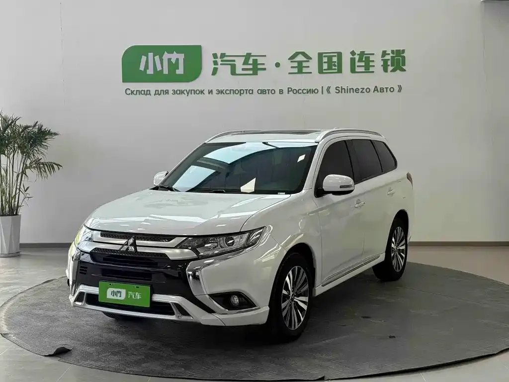 Mitsubishi Outlander — фото 1