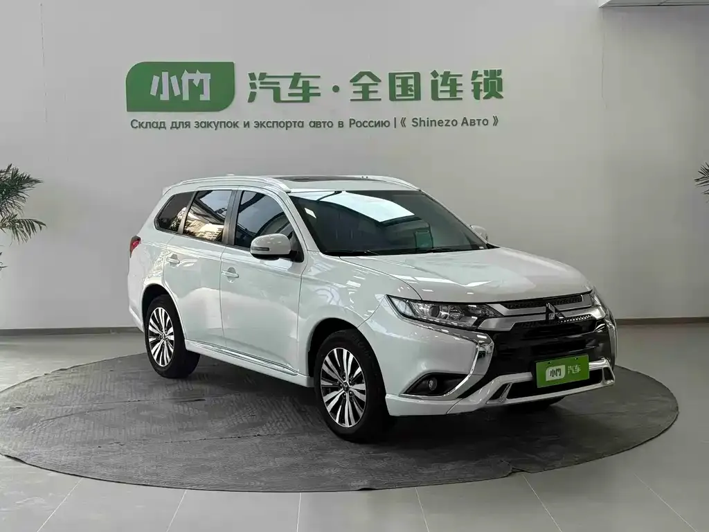 Mitsubishi Outlander — фото 10