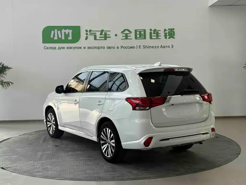 Mitsubishi Outlander — фото 6